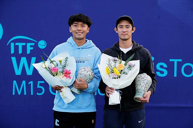 ITF 김천 1차 복식 우승, 휴고 하시모토와 시어도어 딘(오른쪽)