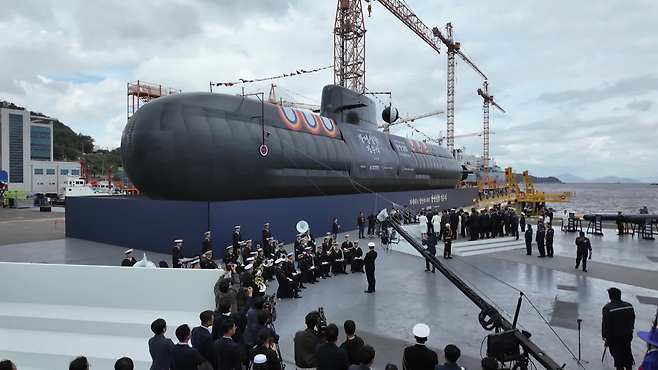 한국의 3,600톤급 잠수함 1번함인 장영실함 진수식이 지난달 22일 한화오션 거제사업장에서 열렸다 [한화오션 제공]