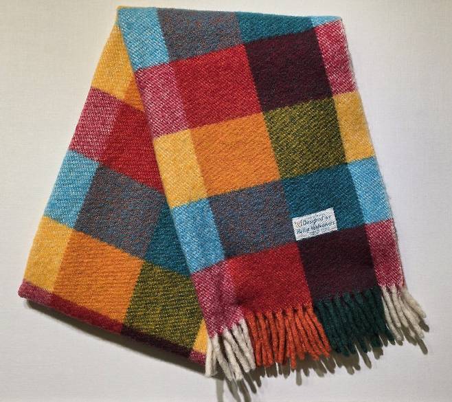 1990년대 제작됐을 것으로 추정되는 직조 머플러.