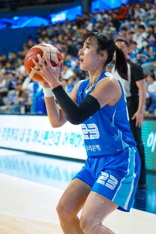 슛하는 우리은행 김단비. 사진[연합뉴스]