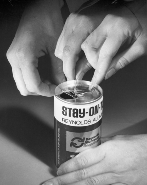 1975년경 레이놀즈 메탈스社의 스테이 온 탭 방식 캔. [사진 출처=Library of Virginia]