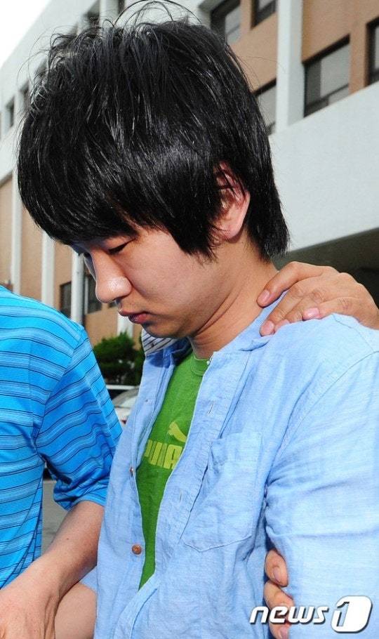 대구 여대생 피살사건 피의자 조명훈이 중부 경찰서에서 조사를 받고 경찰서를 나서고 있다. /사진=뉴스1