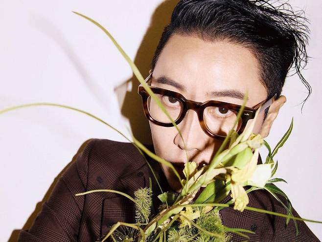 음악가 정재형이 최근 '김부장 이야기'의 작업기와 함께 화보를 공개했다. 얼루어 코리아 제공