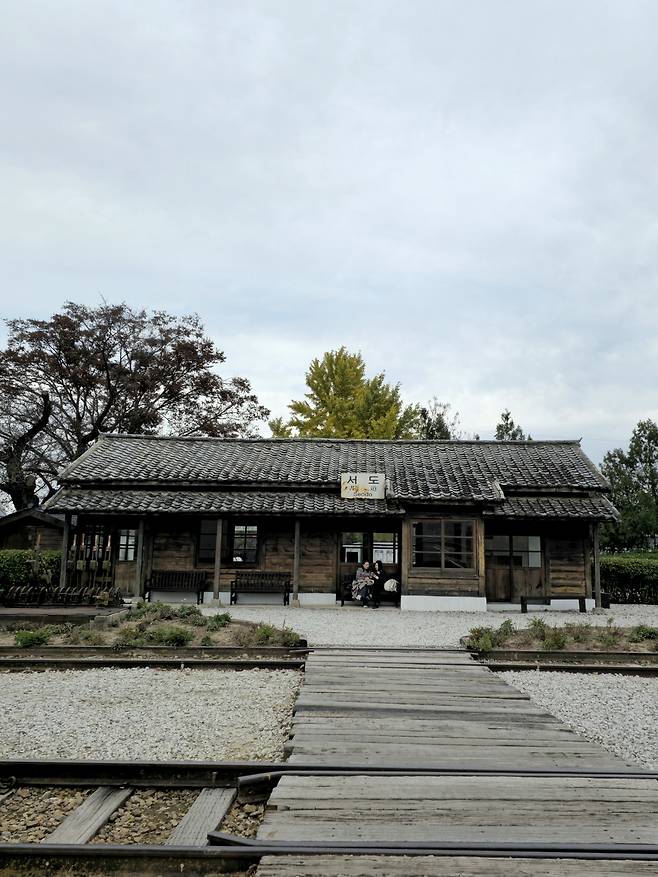 서도역 대합실.