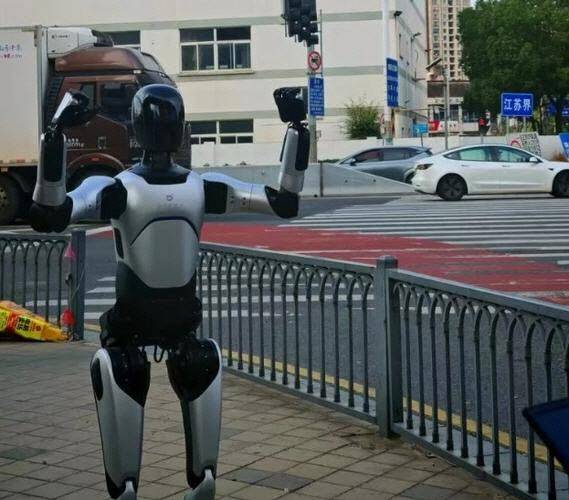 중국 쑤저우에서 상하이까지 100km 이상 도보를 주행한 애지봇의 휴머노이드 로봇 ‘A2’. (사진=바이두 화면 갈무리)