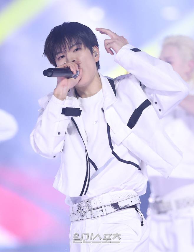 ‘2025 코리아 그랜드 뮤직 어워즈 with iM뱅크’(2025 KGMA) 둘째날 뮤직데이가 15일 오후 인천 영종도 인스파이어 아레나에서 펼쳐졌다. 그룹 스트레이 키즈의 승민이 공연을 펼치고 있다. 영종도(인천)=KGMA특별취재단/2025.11.15./