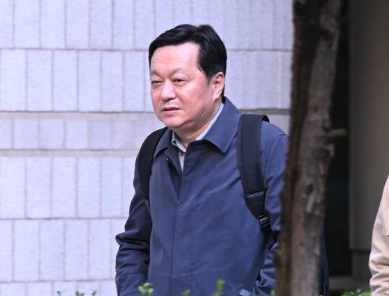 정진상 전 더불어민주당 당대표실 정무조정실장이 지난 7일 서울 서초구 서울중앙지법에서 열린 '대장동 배임·성남FC 뇌물' 관련 1심 속행 공판에 출석하고 있다. 연합뉴스