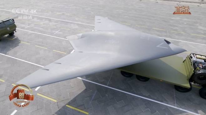 지난 9월3일 중국 전승절 80주년 열병식에 공개된 GJ-11 / 사진=중국 CCTV 캡처