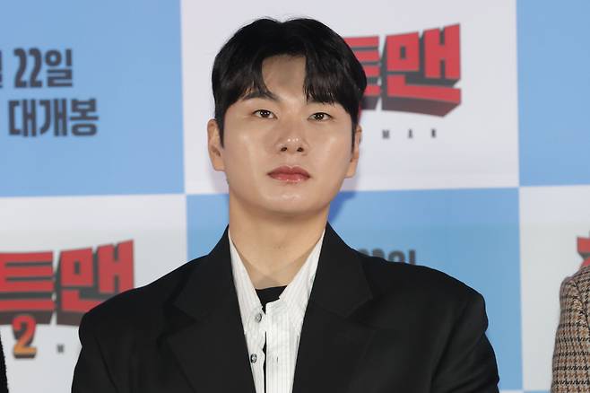 Actor Lee Yi-kyung seen at a press conference in central Seoul on Jan. 15, 2025 [YONHAP]