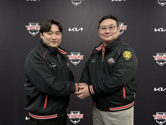 KIA 타이거즈 이준영, 심재학 단장./KIA 타이거즈