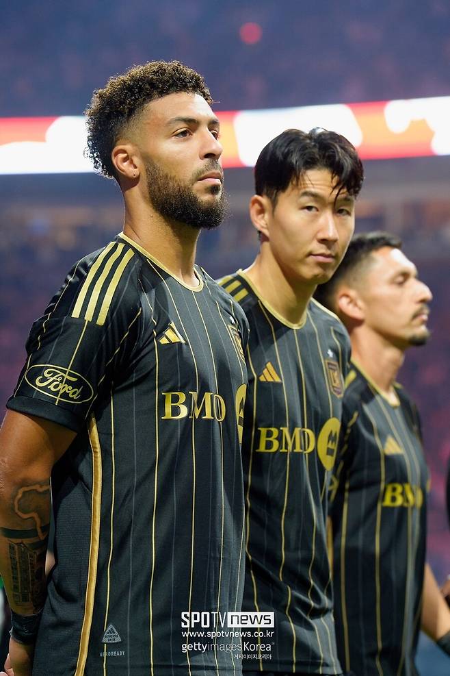 ▲ 한국 시간 23일 오전 11시 43분 기준으로, 밴쿠버의 BC 플레이스에서 열리고 있는 2025 MLS컵 플레이오프 서부 컨퍼런스 준결승에서 로스앤젤레스FC(LAFC)가 밴쿠버 화이트캡스에 0-2로 뒤지고 있다.