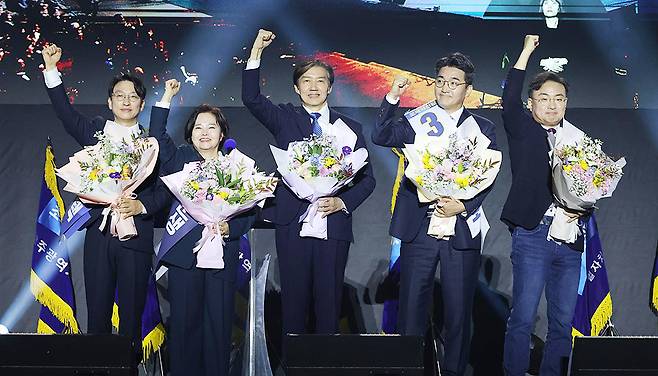 23일 오후 2시 청주 오스코에서 2025 조국혁신당 전국당원대회가 열렸다. 왼쪽에서 두 번째가 정춘생 의원, 다섯 번째가 신장식 최고위원 당선인이다. [사진출처-조국혁신당]