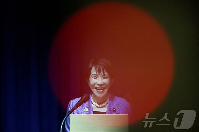 다카이치 사나에 일본 총리가 1일 아시아태평양경제협력체(APEC) 정상회의 참석 후 기자회견에서 발언하고 있다. 2025.11.1 ⓒ 로이터=뉴스1 ⓒ News1 강민경 기자