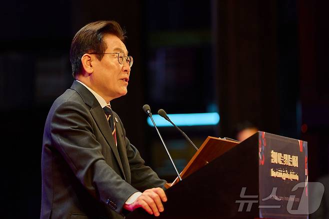 이집트를 공식 방문 중인 이재명 대통령이 20일(현지시간) 카이로대학교에서 '함께 여는 빛나는 미래'라는 주제로 연설하고 있다. (대통령실 제공. 재판매 및 DB 금지) 2025.11.23/뉴스1 ⓒ News1 이재명 기자