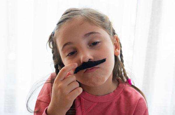 최근 10대 여성 사이에서 입술 주변을 따라 털이 두드러지게 자라는 사례가 급증하고 있다./사진=게티이미지뱅크