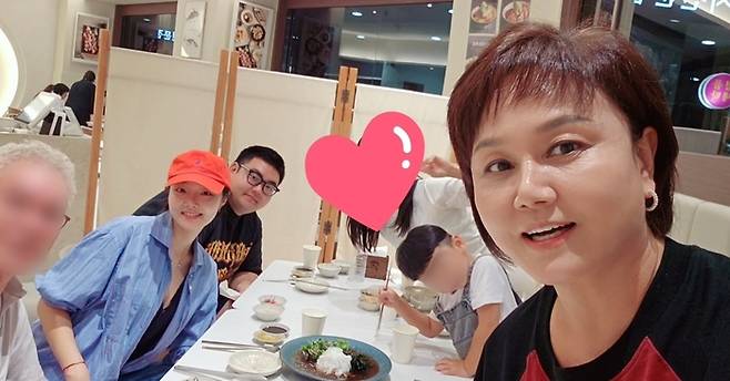 이경실이 지난 9월 게시한 가족 사진. [이경실 인스타그램 갈무리]