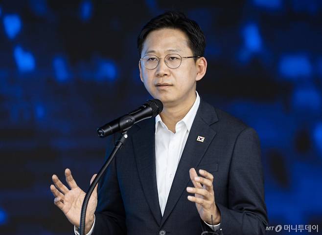 배경훈 부총리 겸 과학기술정보통신부 장관이 20일 경기도 성남시 분당구 HD현대글로벌R&D센터에서 열린 HD현대·UNIST 등 ‘조선·해양 산업 AI 업무협약 체결식’에서 인사말을 하고 있다. /사진=뉴스1