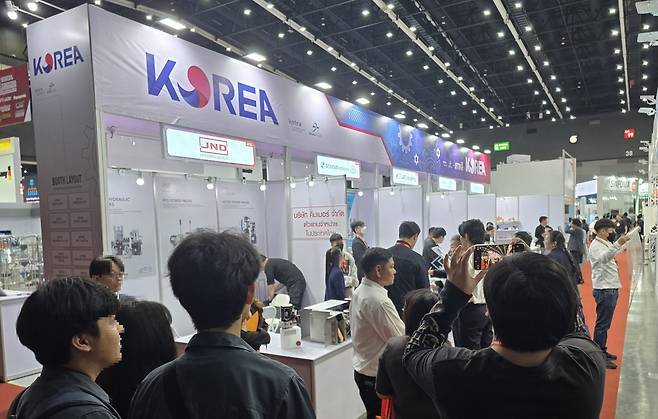 지난 19일(현지시간) 태국 수도 방콕 인터내셔널 무역·전시 센터(BITEC)에서 개막한 글로벌 기계 전시회 ‘메탈렉스’에 마련된 한국관 부스 전경