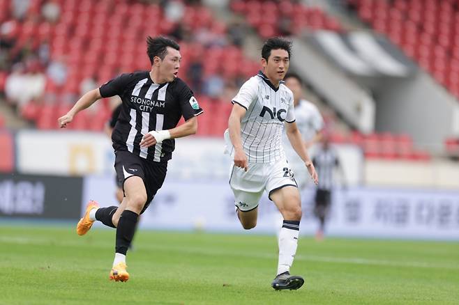 K리그2 준플레이오프에서 격돌하는 성남FC와 서울 이랜드. /사진=한국프로축구연맹 제공