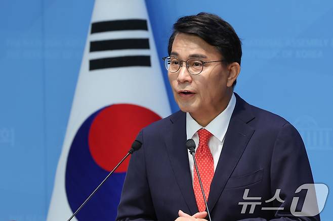 윤상현 국민의힘 의원이 24일 서울 여의도 국회 소통관에서 기자회견을 하고 있다. 2025.7.24/뉴스1 ⓒ News1 안은나 기자