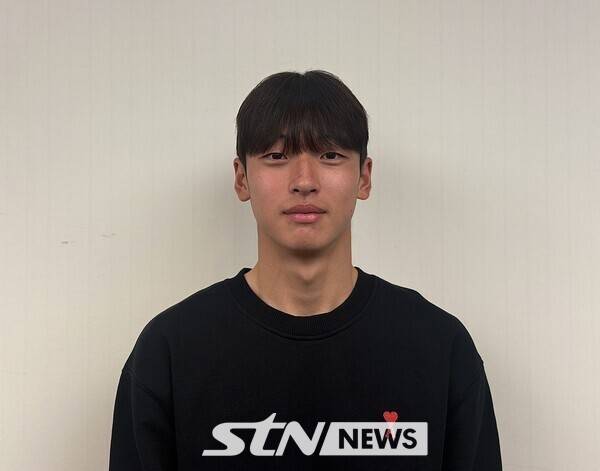 박시후가 지난 24일 오후 3시 서울 중구에 위치한 한국프레스센터 19층 기자회견장에서 열린 '2025 퓨처스 스타대상' 시상식 종료 후 포즈를 취하고 있다. /사진(태평로)=강의택 기자