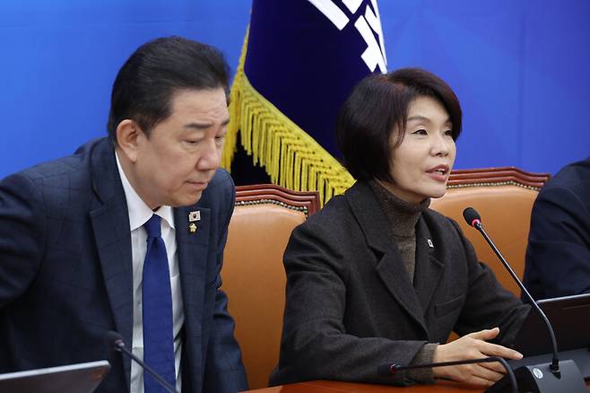 더불어민주당 한정애 정책위의장이 25일 서울 여의도 국회에서 열린 원내대책회의에서 발언하고 있다. 연합뉴스