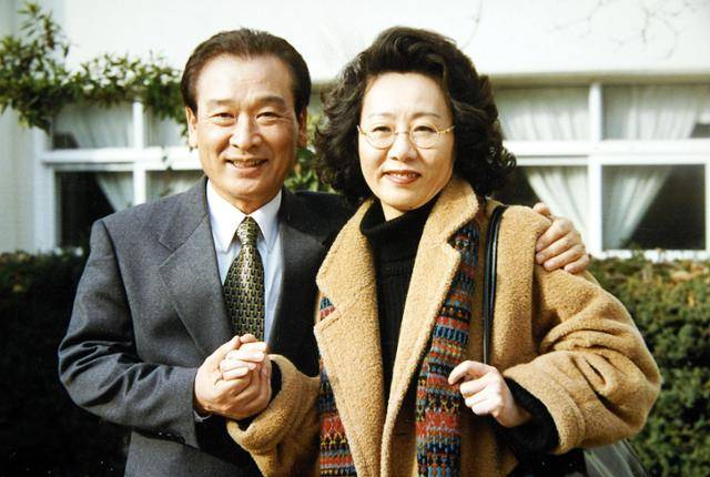 MBC드라마 '사랑밖엔 난 몰라'에 출연한 이순재(왼쪽)와 윤여정.