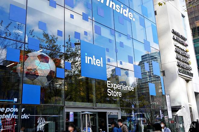 ▲ '갤럭시북 AI PC Stadium with 인텔 Arc™' 행사는 11월 29일까지 진행됩니다!