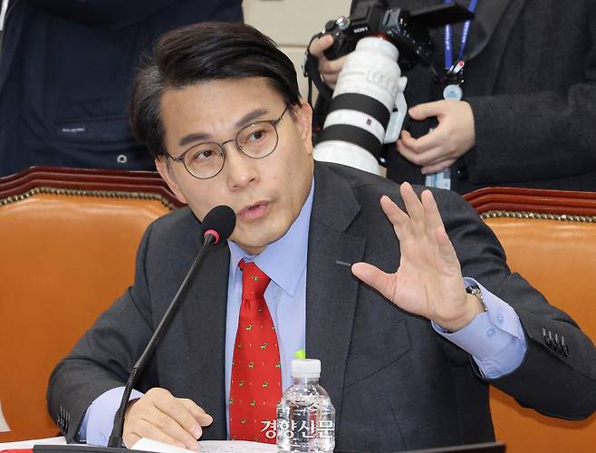 윤상현 국민의힘 의원이 지난 2월20일 국회 국방위원회 전체회의에서 발언하고 있다. 박민규 선임기자