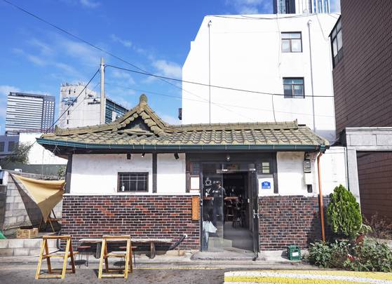 The exterior of Hay Coffee & Bar at Yongsan District in central Seoul [PARK SANG-MOON]