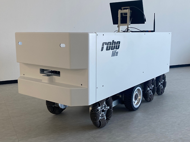 로보라이프의 반자율 환자이송 침상 로봇 [사진제공=로보라이프]