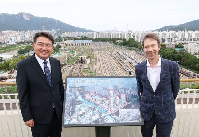 (2025년 9월 노원구청 옥상)요하네스 회장과 오승록 노원구청장.