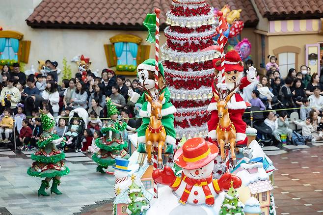 롯데월드 겨울 시즌 축제 ‘트윙클 미라클 윈터’ 오픈