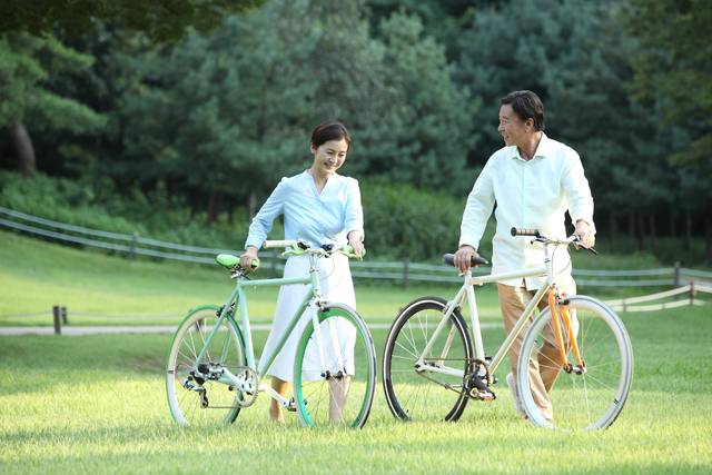 중장년 이혼이 증가하고 있는 가운데 재혼을 결심하는 동기와 부담 요인은 성별별로 다른 것으로 나타났다. 사진은 기사의 특정 사실과 관련 없음. 클립아트코리아