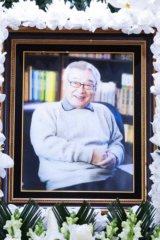 [서울=뉴시스] 사진공동취재단 = 25일 서울 송파구 풍납동 서울아산병원 장례식장에 배우 이순재의 빈소가 마련돼 있다. 2025.11.25. photo@newsis.com