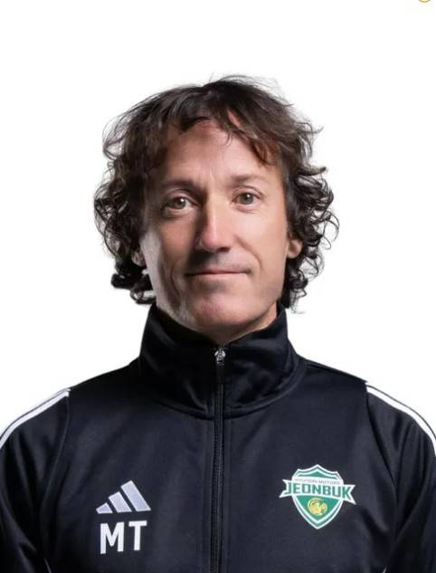 ▲ 국내 축구계를 뜨겁게 달궜던 인종차별 의혹이 인정되며 중징계가 내려졌다. 해당 논란의 주인공인 타노스 코치는 오해라고 소명했으나 받아들여지지 않자 명예 회복을 위해 코치직 사임을 결정했다. ⓒ 전북현대