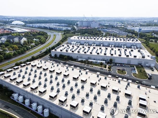 미국 버지니아주 애시번에 있는 아마존웹서비스(AWS) 데이터센터 [EPA=연합뉴스 자료사진]