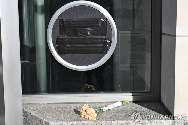 미국 국제개발처(USAID) 앞에 놓인 근조 화환 [EPA 연합뉴스 자료사진. 재판매 및 DB 금지]