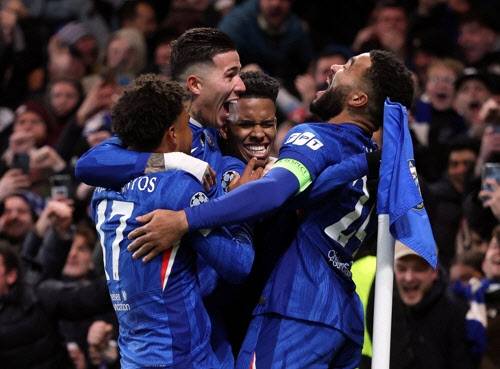 첼시 선수들이 득점 후 기뻐하고 있다. 사진=AFPBB NEWS