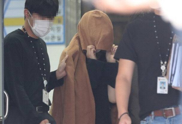 뉴질랜드에서 어린 남매를 살해한 뒤 가방에 유기한 혐의로 기소된 한국인 엄마. (사진=연합뉴스)
