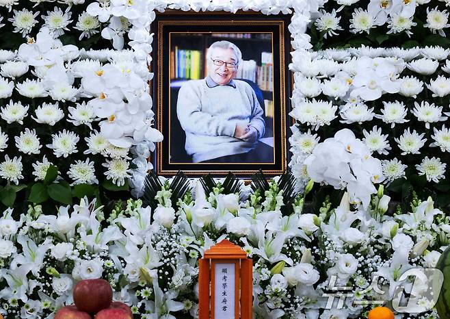 배우 고 이순재의 빈소가 25일 서울 송파구 서울아산병원 장례식장에 마련 돼 있다. 2025.11.25/뉴스1 ⓒ News1 사진공동취재단