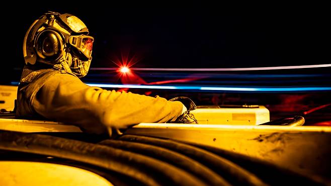 미 해군이 " 카리브해에서 야간 비행 작전을 수행했다"며 올린 사진. /미 해군 X