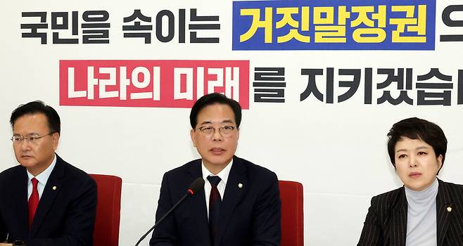 송언석 국민의힘 원내대표가 26일 서울 여의도 국회에서 현안 관련 기자간담회를 하고 있다. 김경호 선임기자 jijae@hani.co.kr