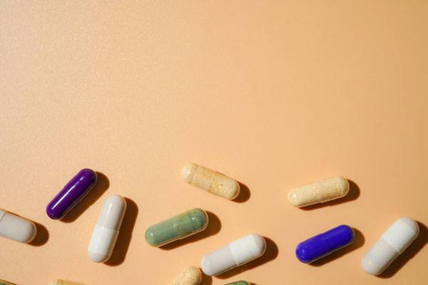 비타민D는 일부 영양제와 함께 복용하면 흡수·효과·체내 대사 과정에서 상호작용이 발생할 수 있어 주의가 필요하다./사진=게티이미지뱅크