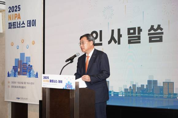 박윤규 NIPA 원장이 25일 서울 양재 엘타워에서 열린 ‘2025 NIPA 파트너스 데이’에서 환영사를 하고 있다. [사진=NIPA]