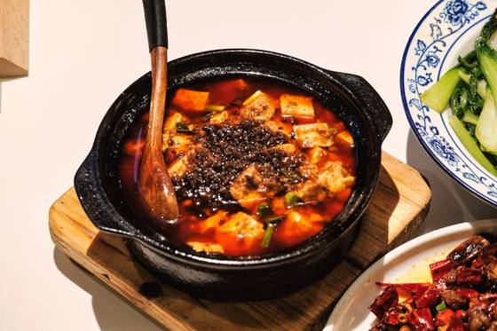 쓰촨요리의 대표 음식 마파두부. 청두 최대 번화가인 춘시루에 원조집이 위치해 있다.