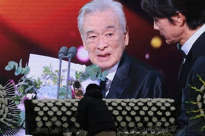 서울 여의도 KBS 본관 내 시청자광장에 마련된 故이순재의 특별 분향소. /사진=뉴스1