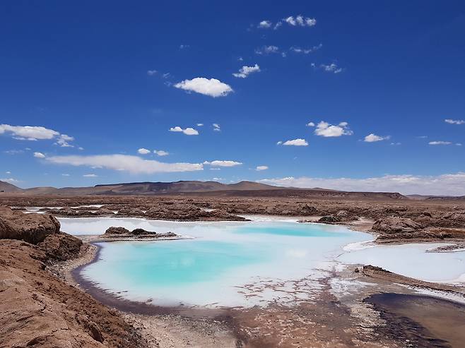 아르헨티나의 카타마르카주와 살타주에 걸쳐 있는 고산 염호인 살라르 델 옴브레 무에르토 <사진출처 : 포스코홀딩스>