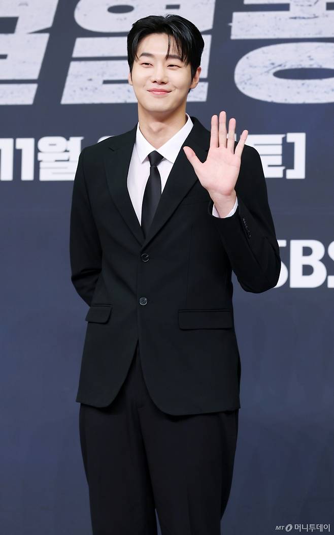 농구선수 김택이 26일 서울 양천구 목동 SBS에서 진행된 예능 '열혈농구단' 제작발표회에 참석해 포즈를 취하고 있다. /사진=김휘선 hwijpg@