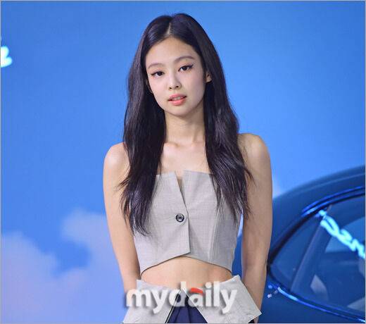 JENNIE